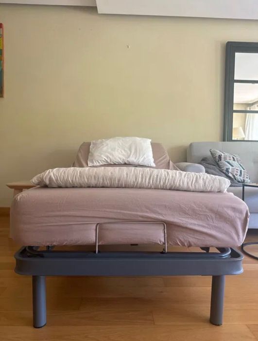 Cama articulada elétrica para doente