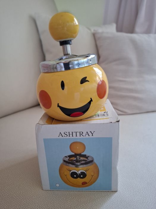 Peça icónica,  cinzeiro