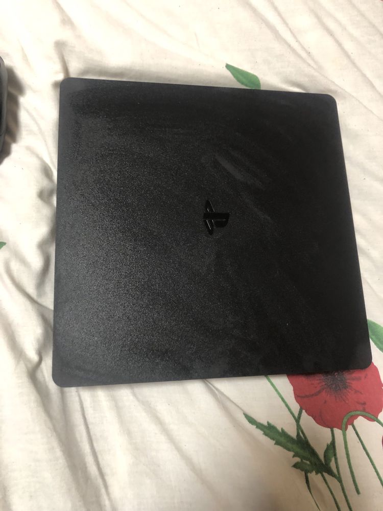 Продам PS 4 SLIM 1 TB