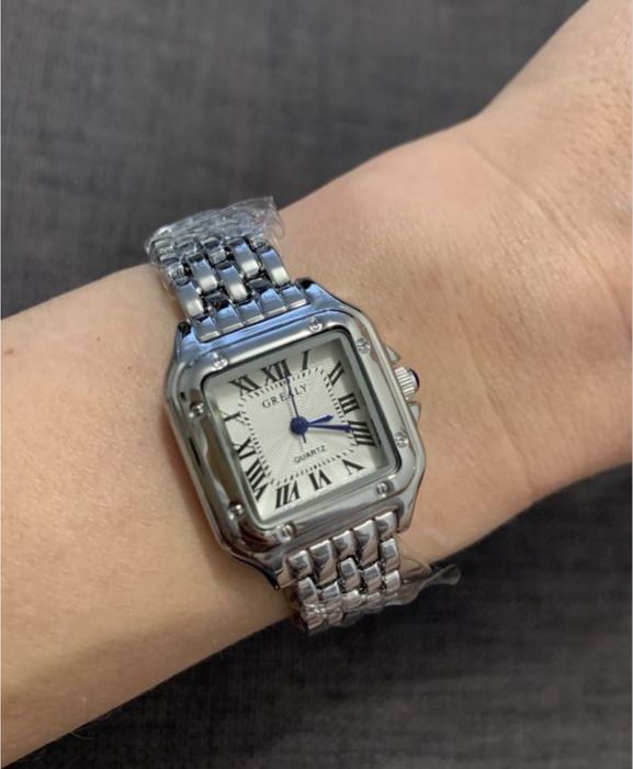 Годинник жіночий в стилі Cartier