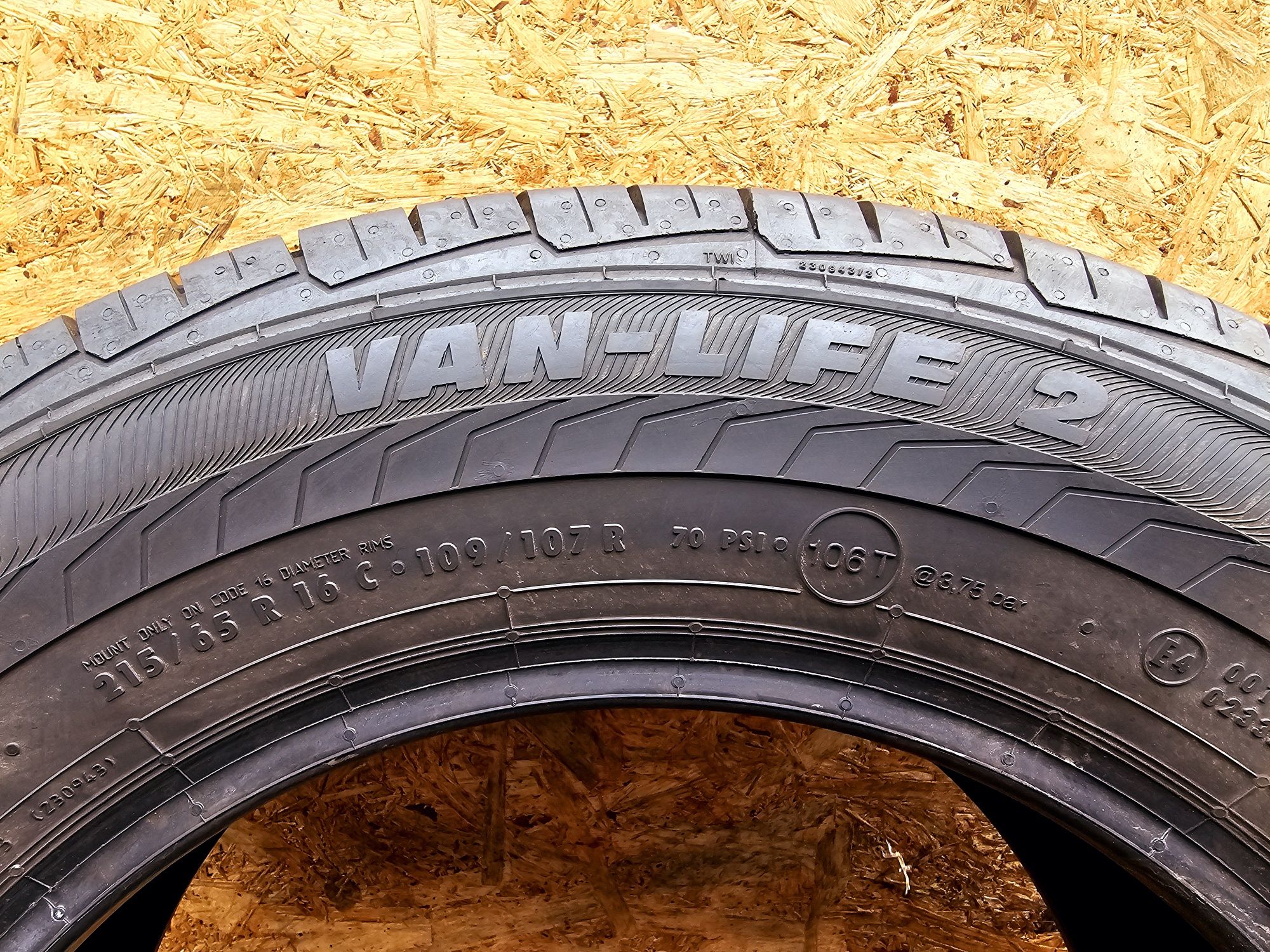 Idealne!!  2022rok!!  215/65 r16C Semperit Van-Life 2.  9mm