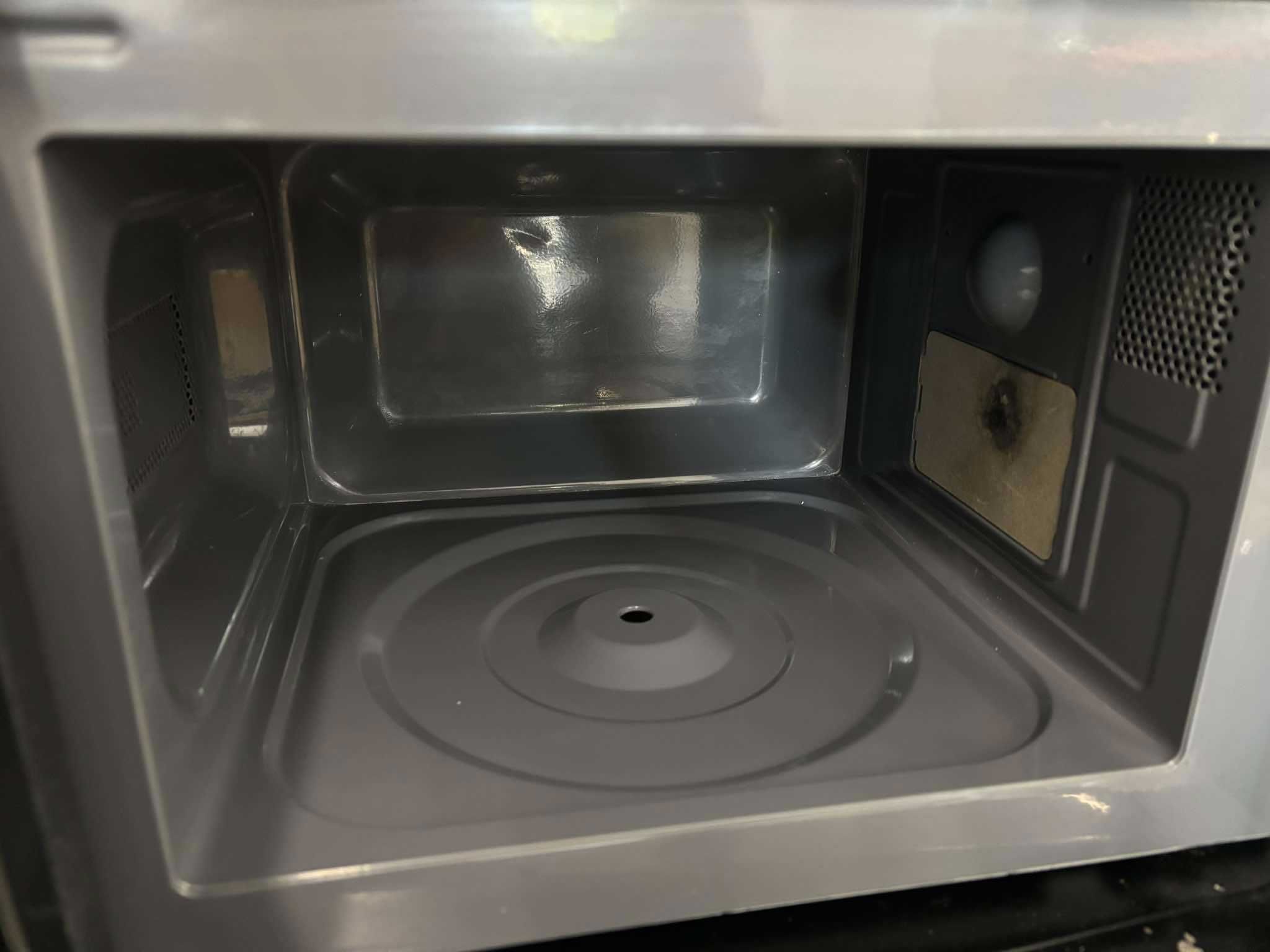 Toshiba Solo mikrofalówka 20 l, MW2-MM20PF(BK) 800W USZKODZONY