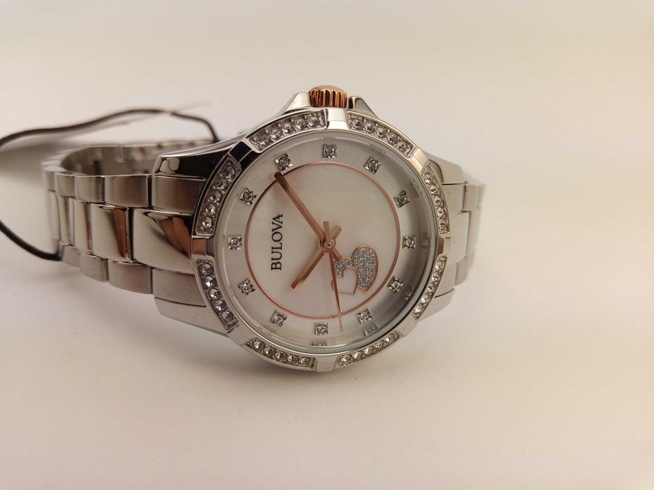Женские часы Swarovski Bulova 98L232 сердце на перламутре циферблата