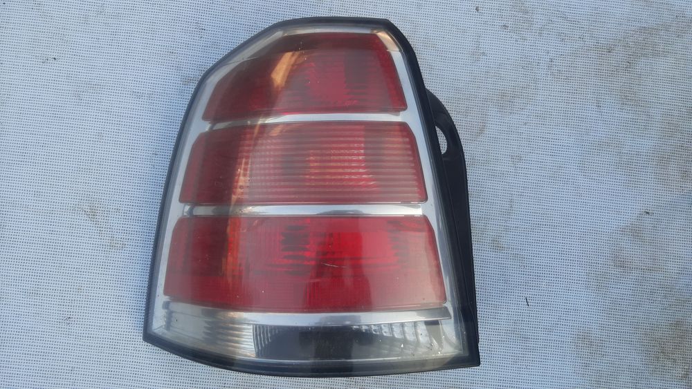 Opel Zafira B lampa tylna lewa lewy tył oryginał GM