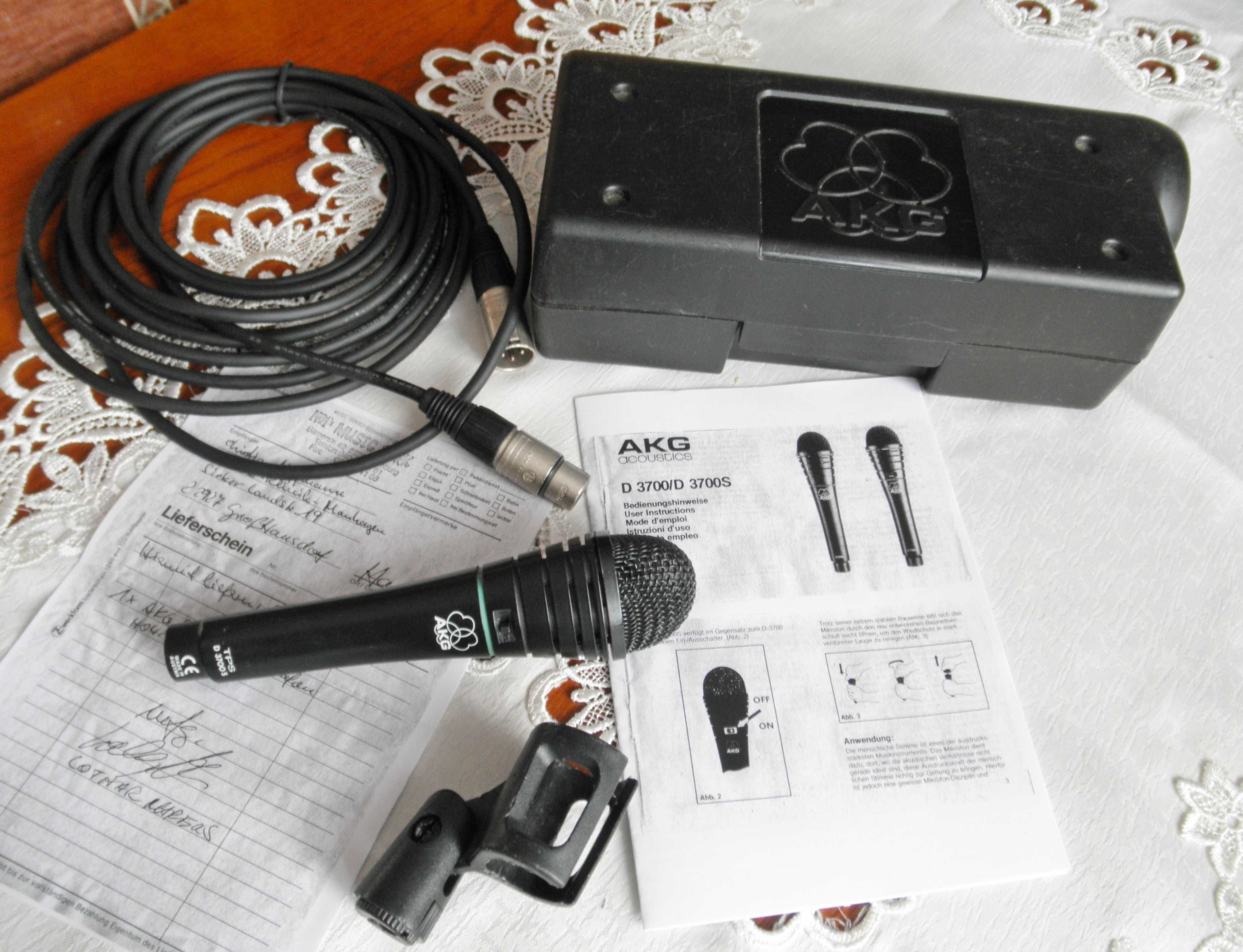 Mikrofon AKG D 3700. Dynamiczny , wokalowy .