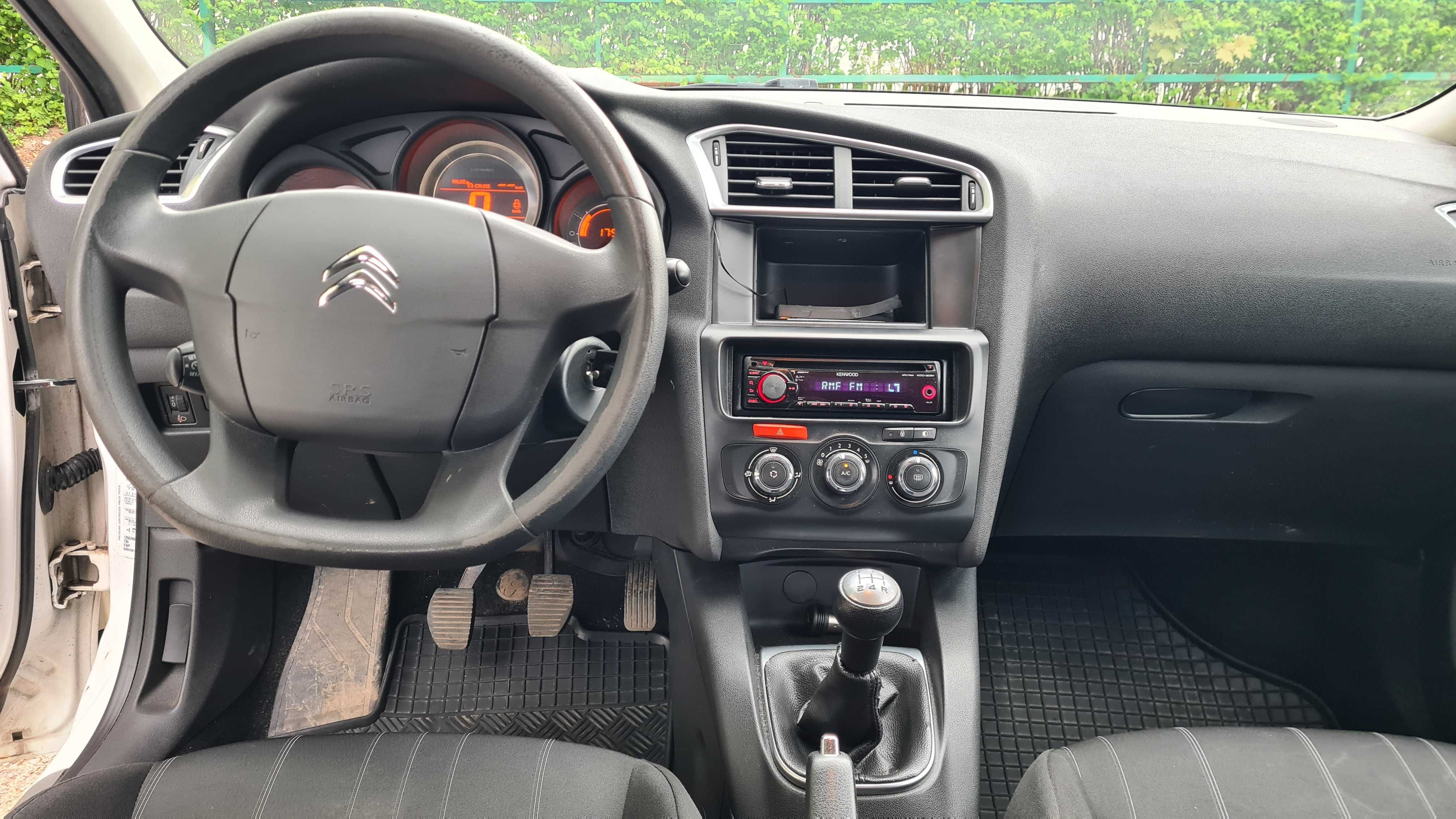 Citroen C4 z polskiego salonu.