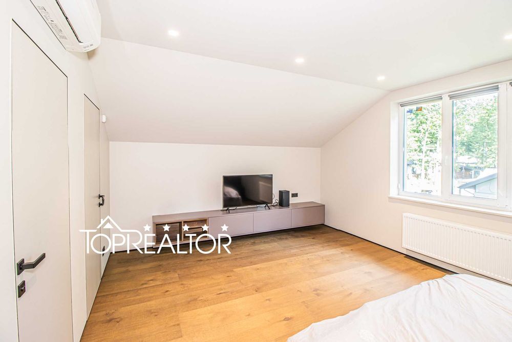 Продам 2-поверховий котедж у селищі Лісове. Лісопарк