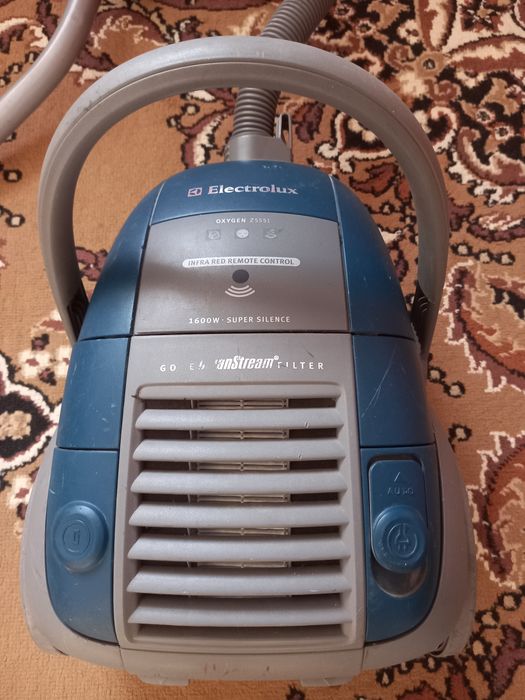 Пилосос electroluks  2шт.