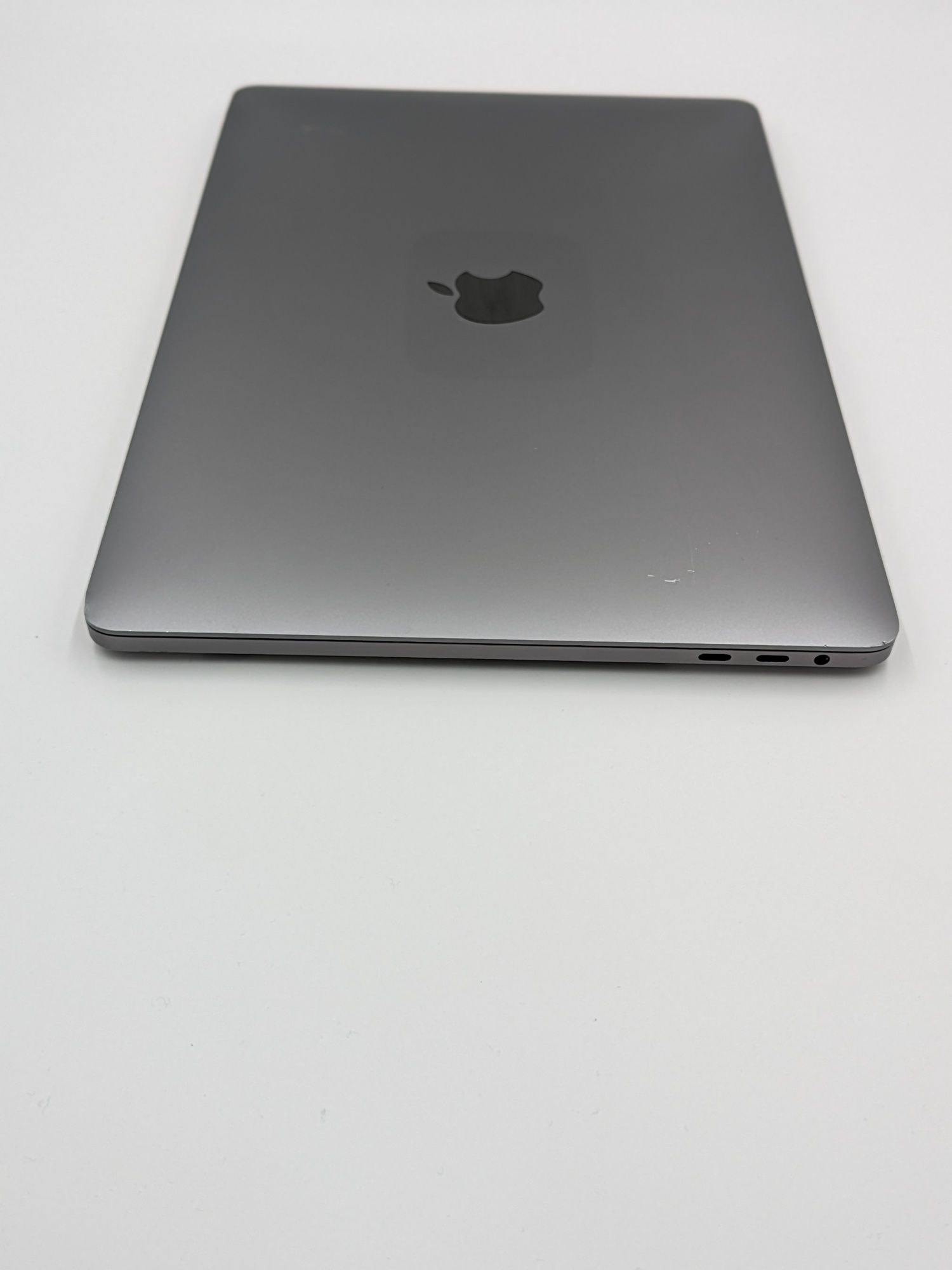 Ноутбук Apple MacBook Pro 13,3 2016 (I7/16/256) TouchBar