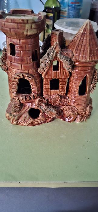 Замок в акваріум