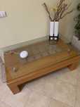 Mesa de centro com tampo de vidro