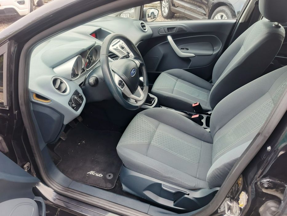 Ford Fiesta Ślicznotka Titanium mały przebieg