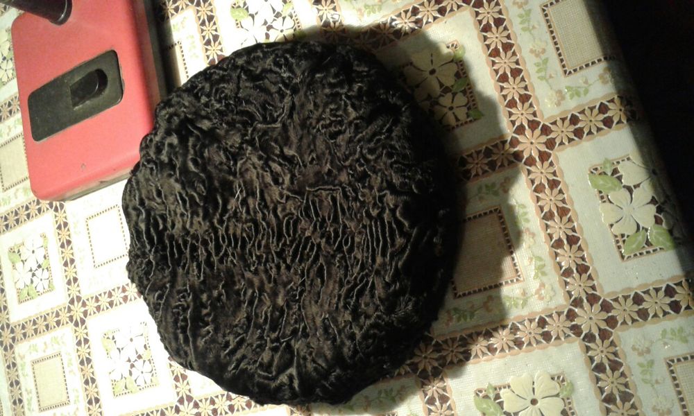 Берет каракулевый новый