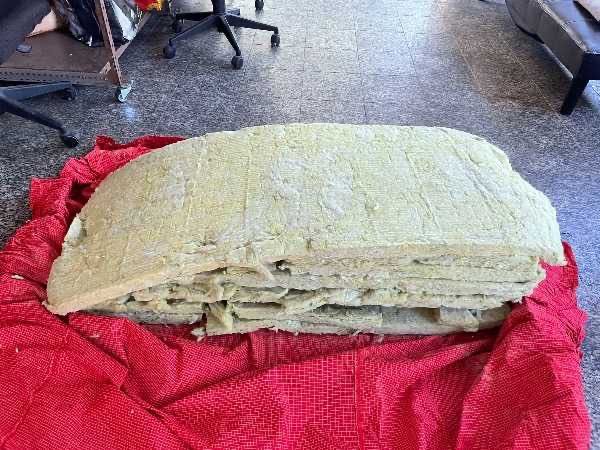 OFEREÇO lã de vidro.