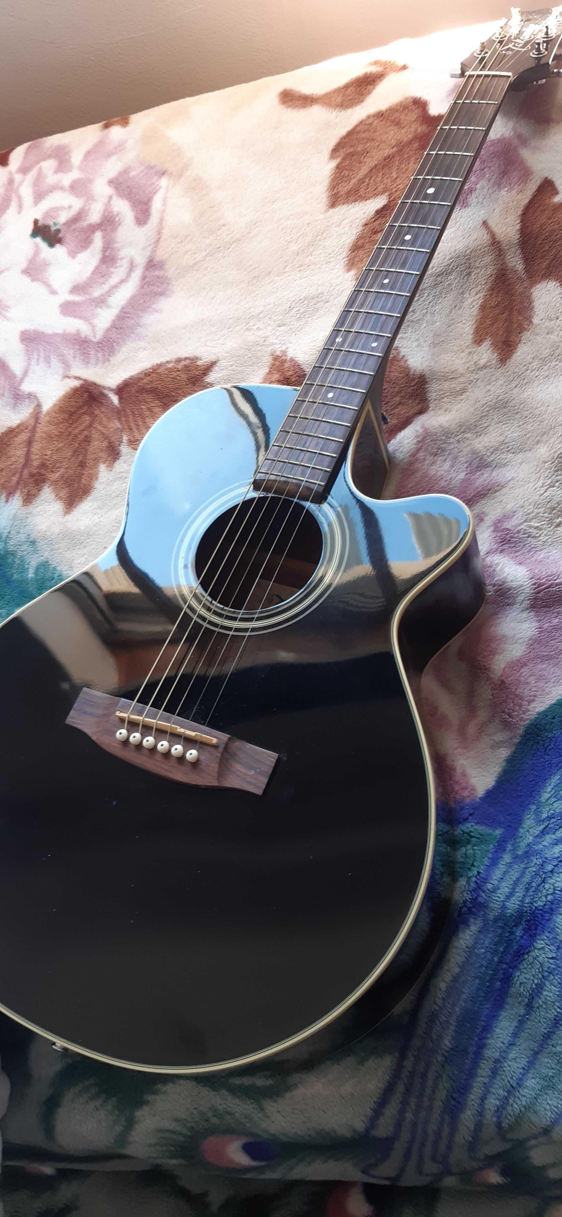 Guitarra Takamine