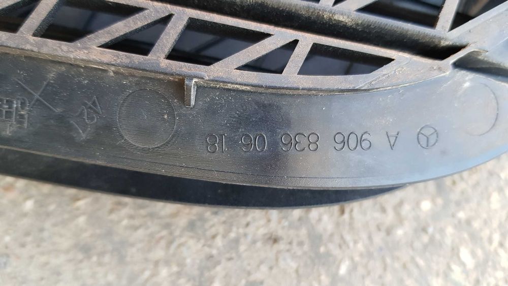 заглушка заборник капота мерседес спринтер