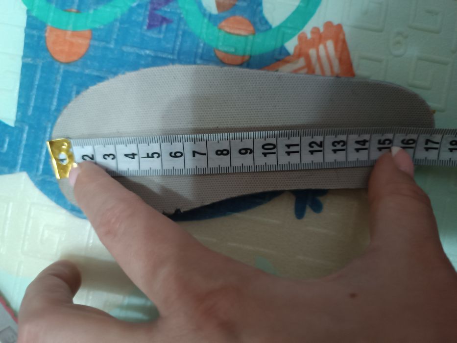 Продам кросівки Adidas для дівчинки