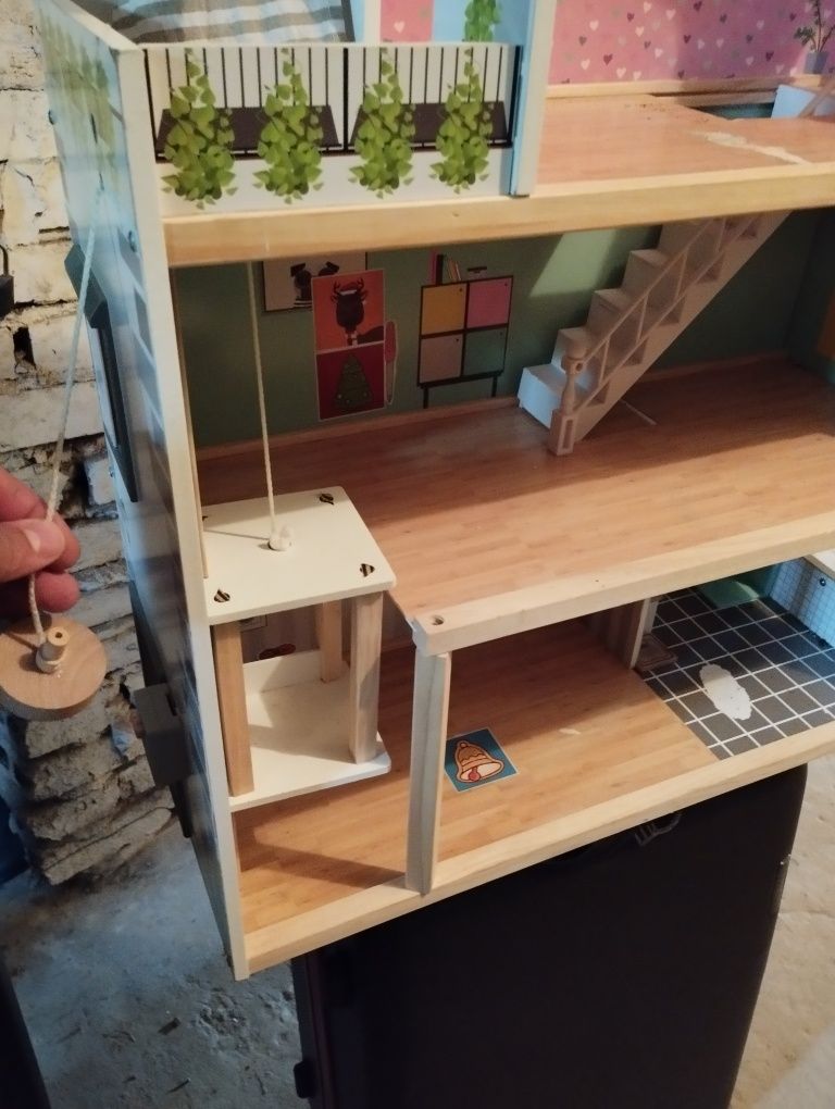 Dom dla lalek drewniany, piętrowy