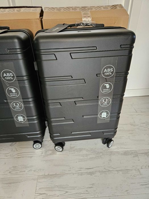 Walizka średnia OCHNIK nowa