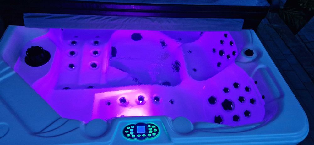 Jakuzzi ogrodowe z hydromasażem 220X220 MOG-1346 Wanna SPA