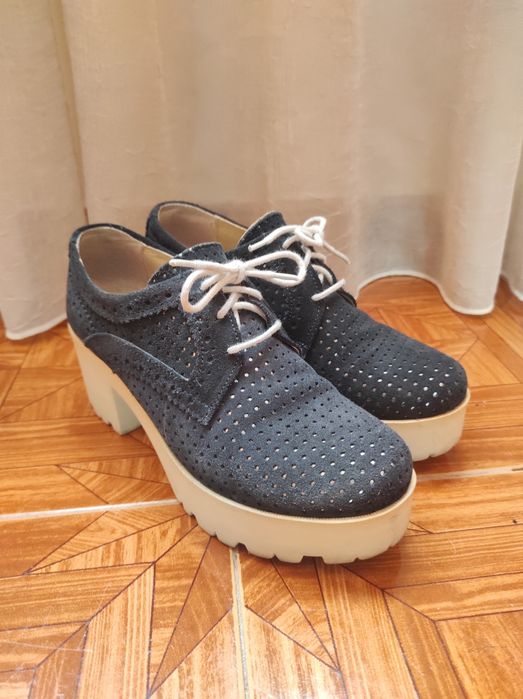 Sapatos em camurça/pele marca Manuel Alves Tam 38