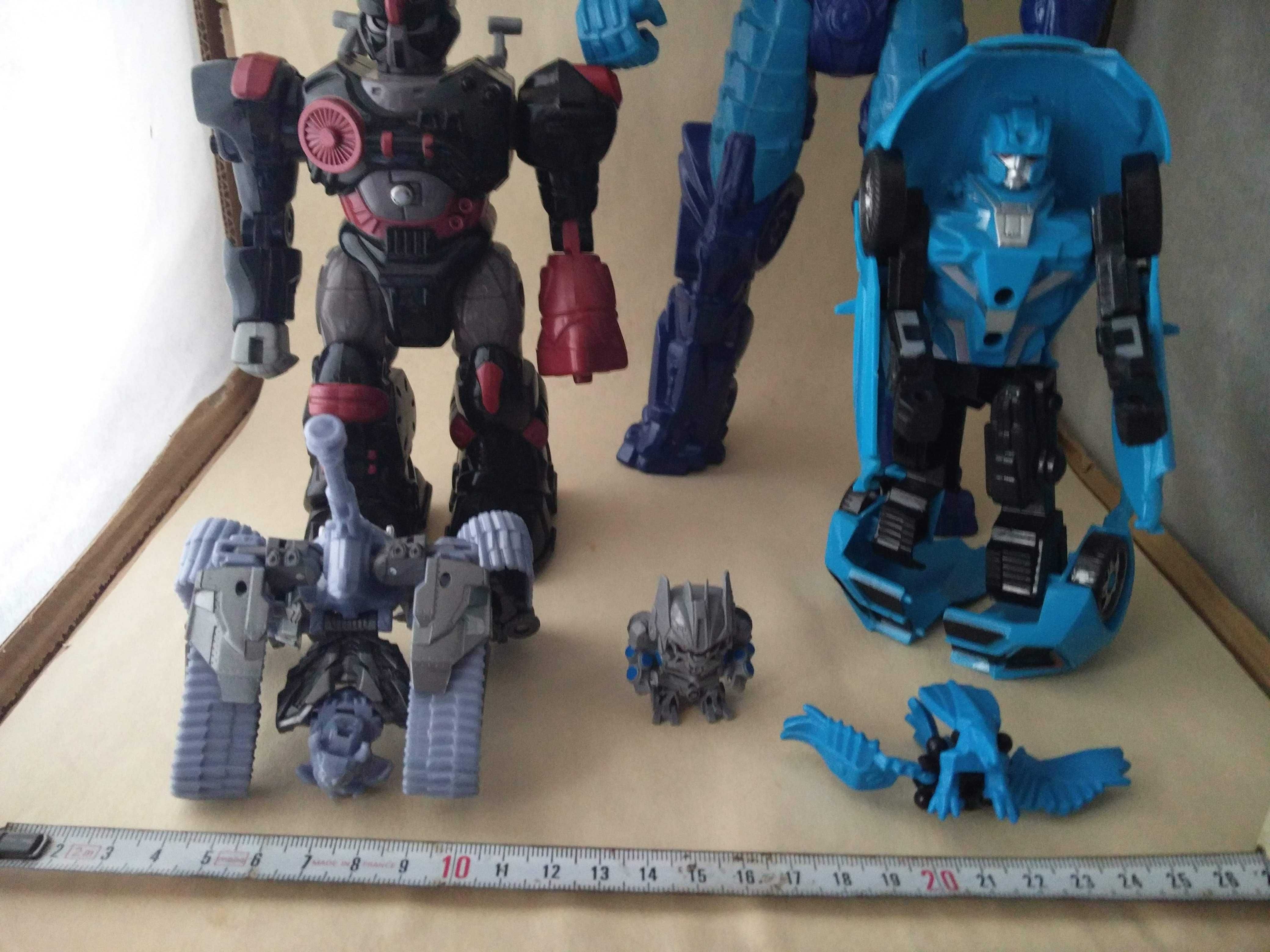 5 bonecos action figures dos Transformers