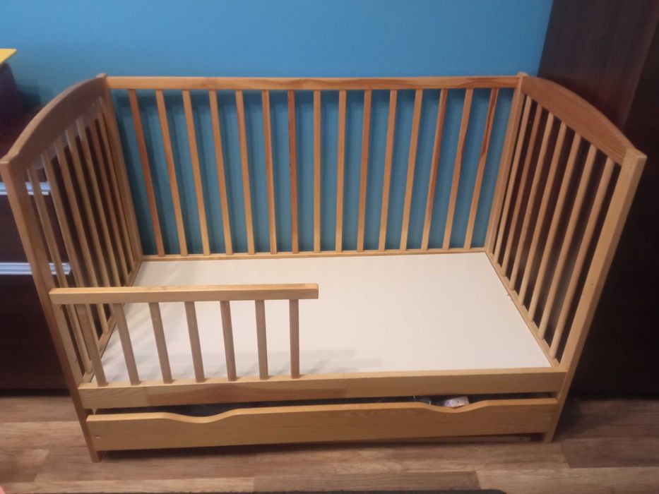 Łóżeczko 120x60 z szufladą, materacem i barierką