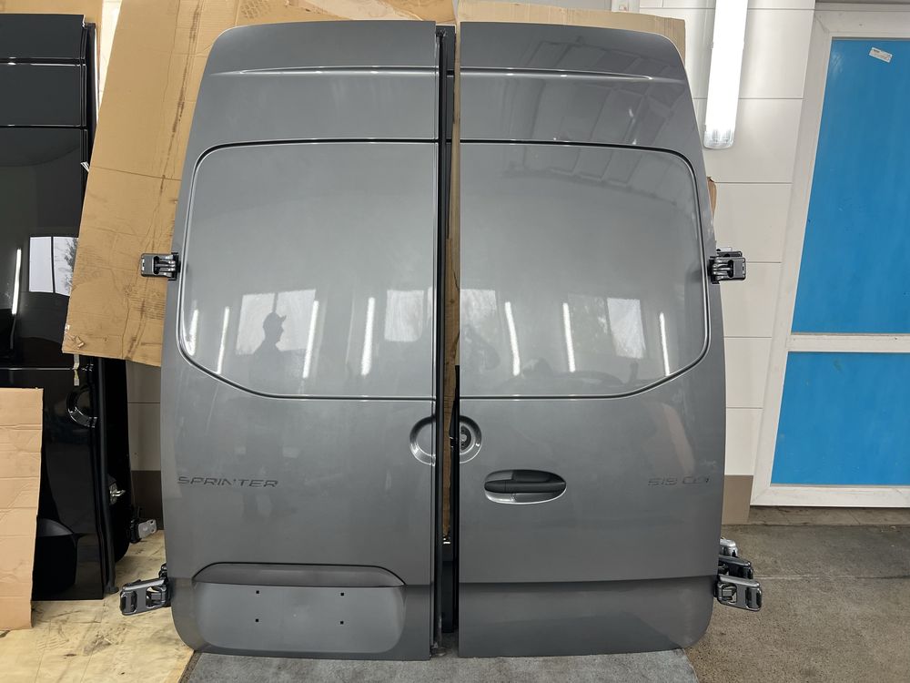 Задні двері сірі асфальт Mercedes Sprinter W907