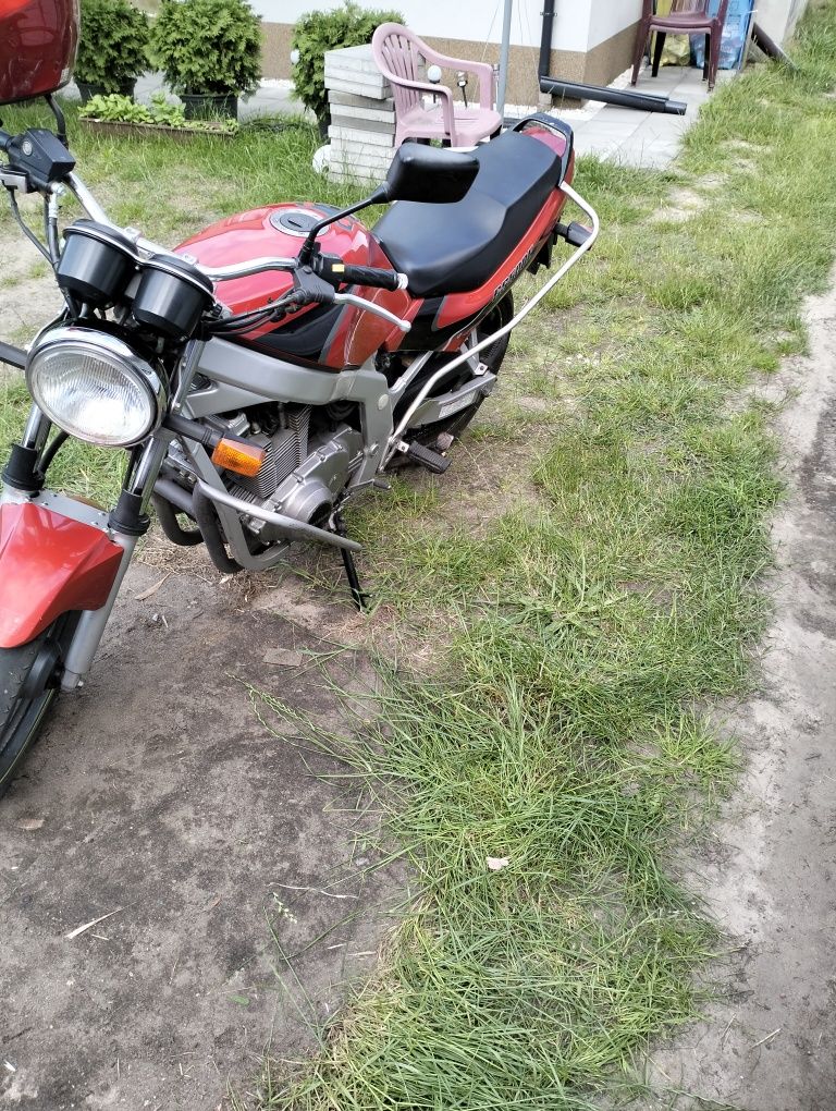 motor Suzuki GS500E