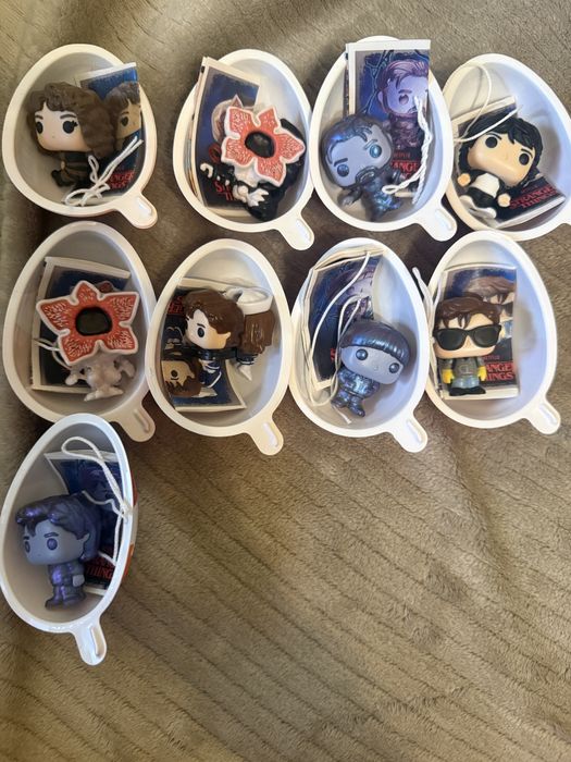 kinder joy stranger things фігурки дивні дива