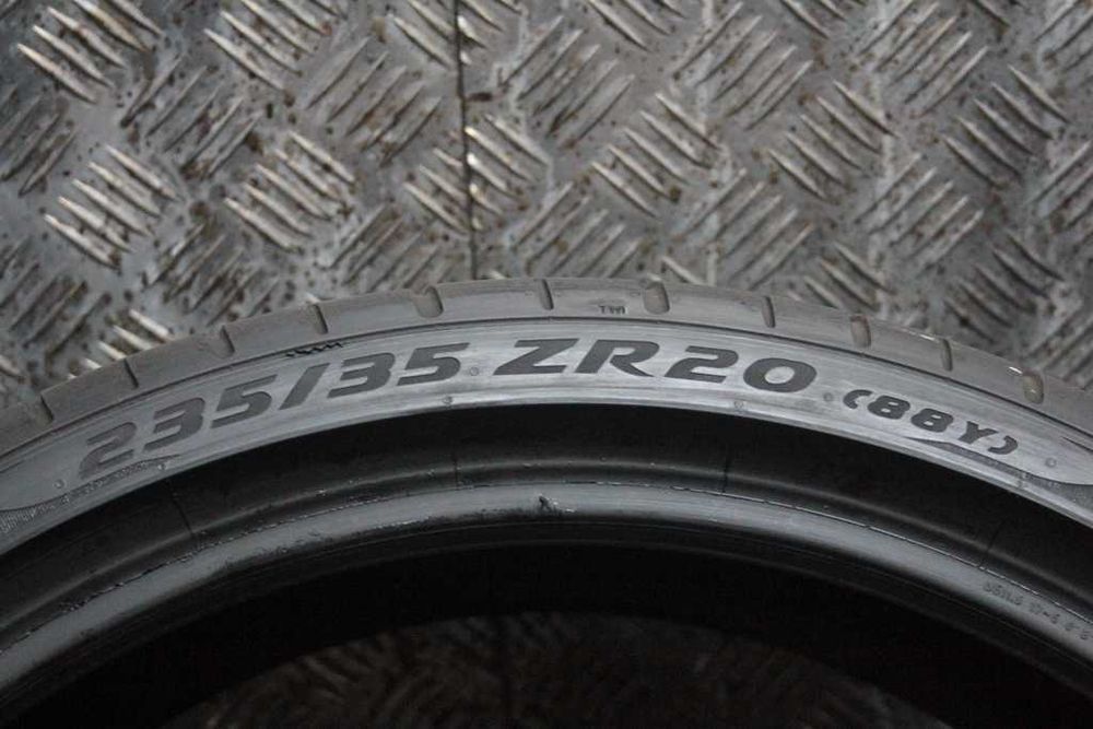 235/35/20 Pirelli P Zero 235/35 R20 88Y