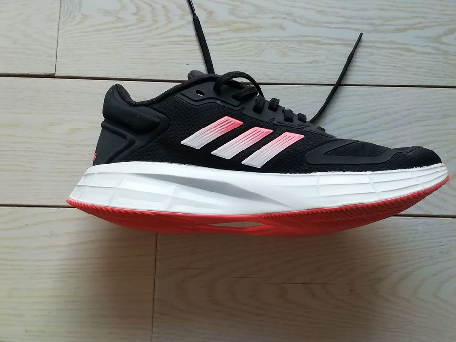 Obuwie sportowe. Damskie. Adidas.