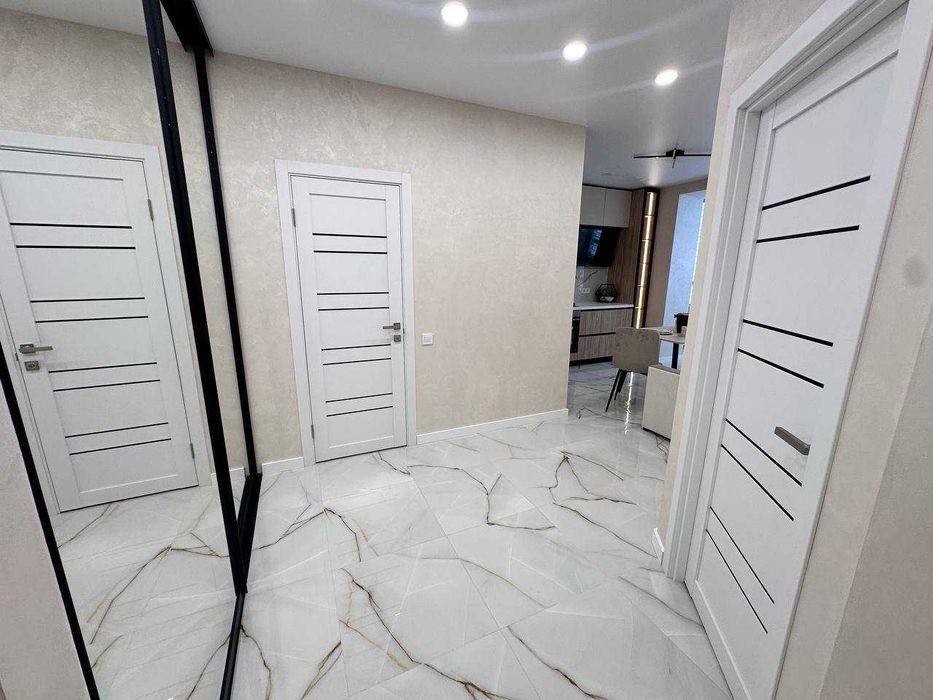 Продам ЭКСКЛЮЗИВ 68м2  2 Спальни + кухня-студия Днепровская Брама 2