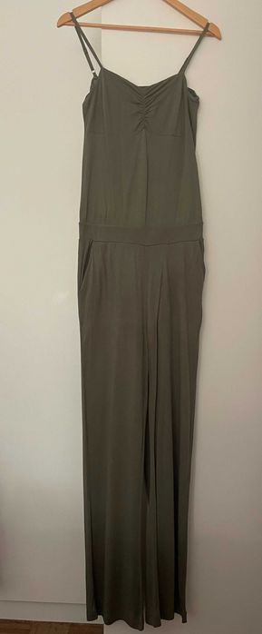 Macacão verde musgo