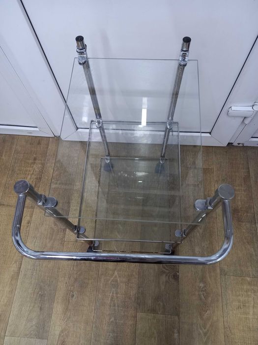 Столик 300грн.Стульчик на колёсах 300грн..Самовывоз.Караваевые Дачи.