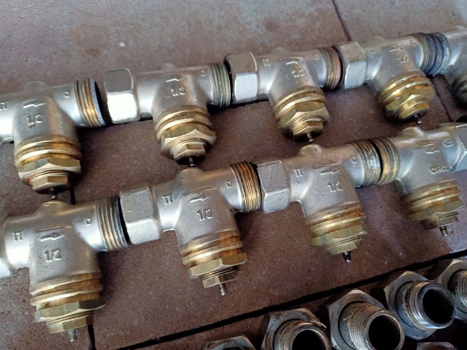 Duży zestaw zaworów mosiężnych