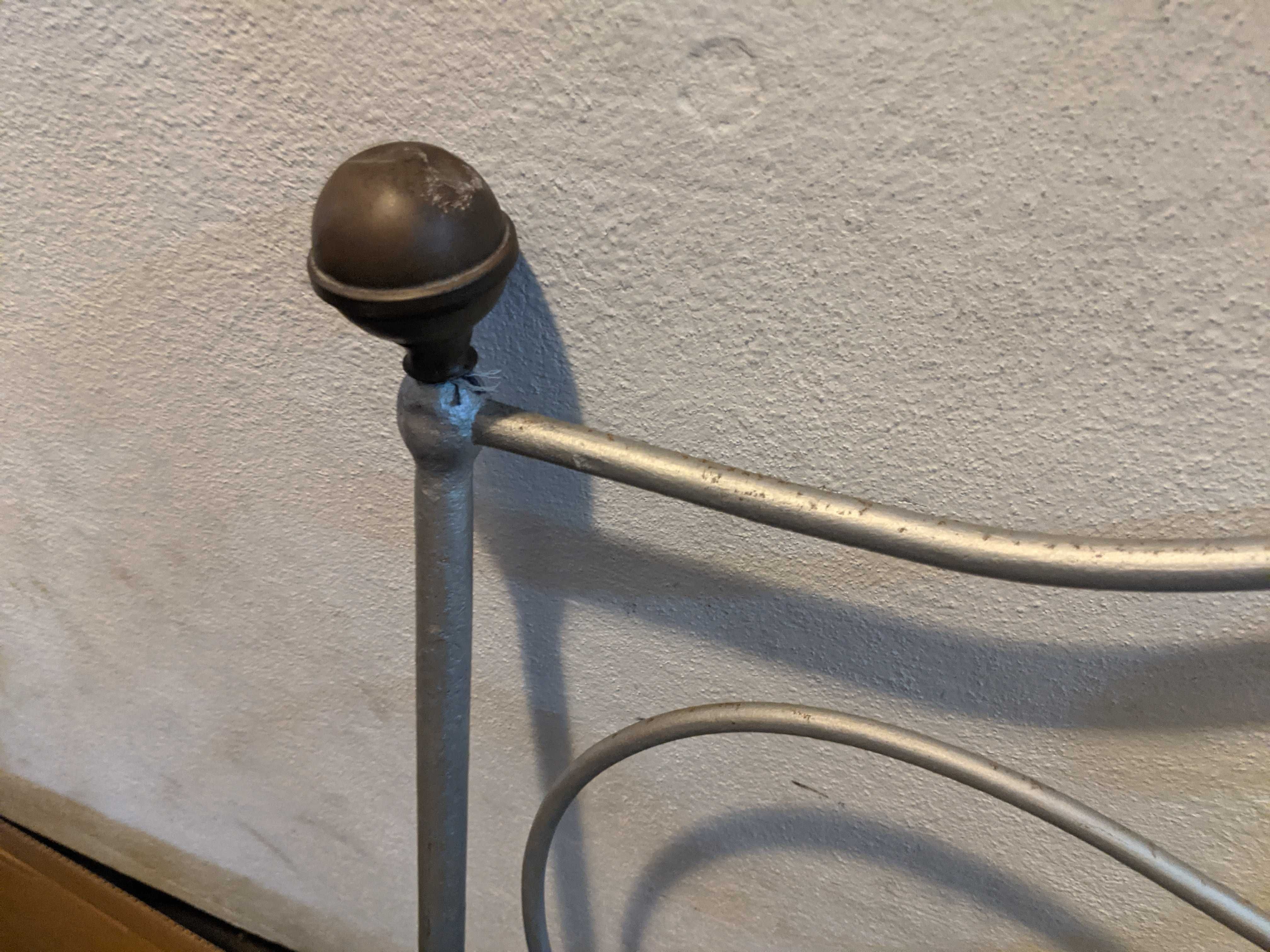 Cama de ferro antiga