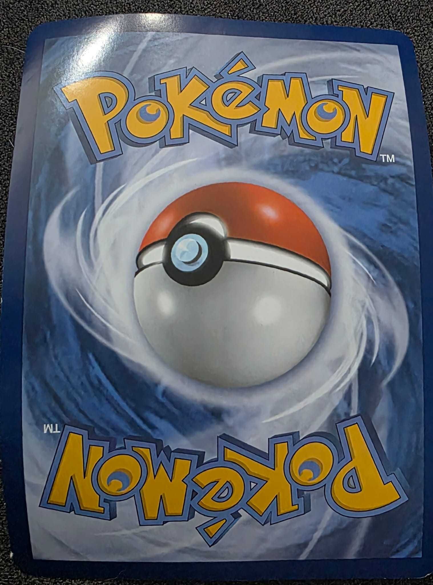 Carta pokemon jumbo Pikachu v união (em português)