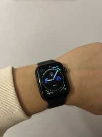 Apple Watch Series 5 44mm с ремешком Solo Loop