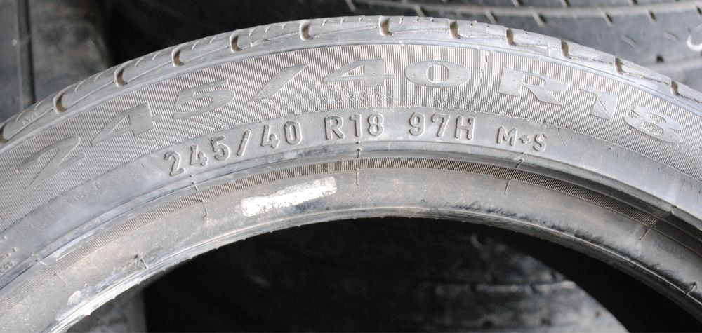 1 шина Pirelli 245/40 R18 Cinturato P7 2016р 6мм 1 бочина "підуставша"