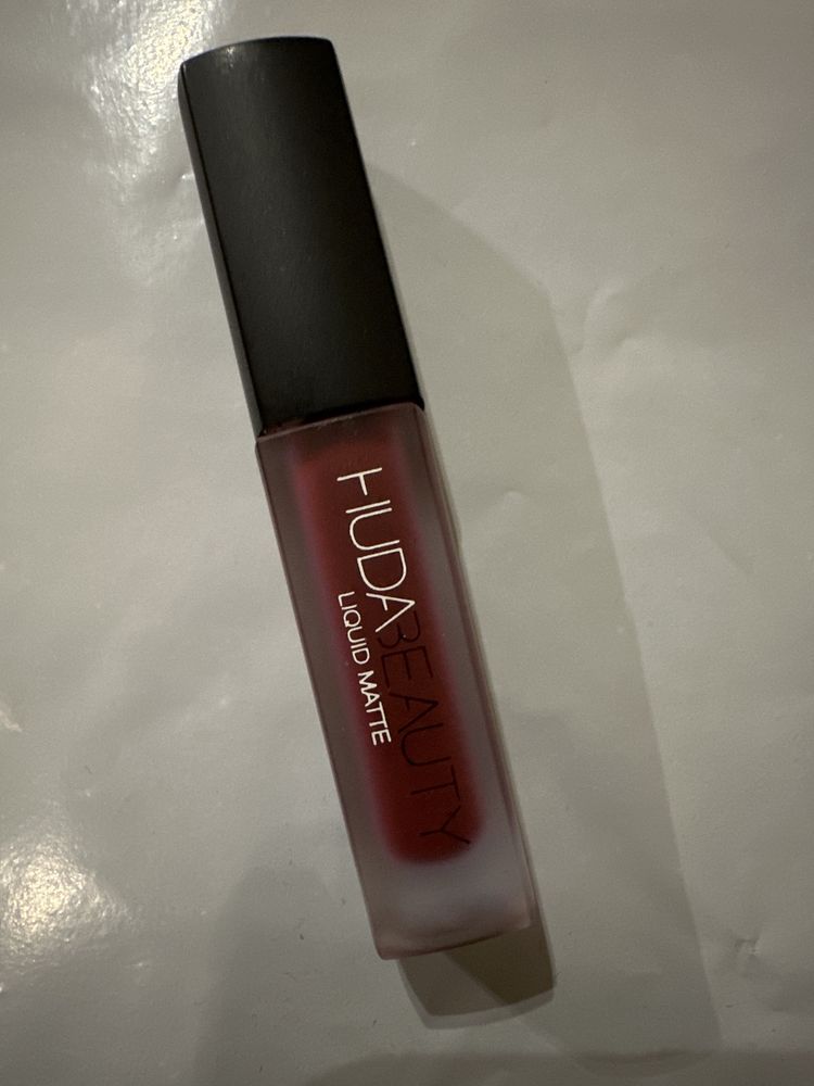 Boho babe Huda beauty liquid matte mini pomadka w plynie