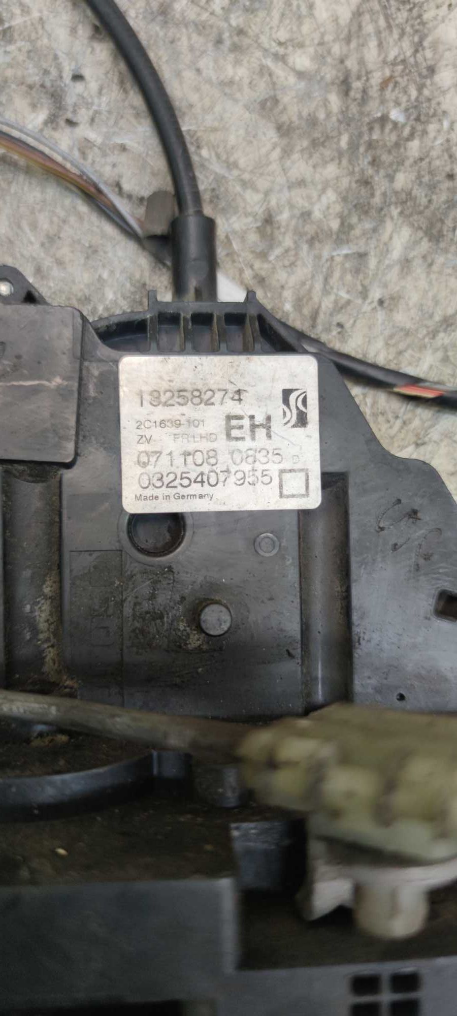 Opel Corsa D Zamek Drzwi Prawy Przód PP