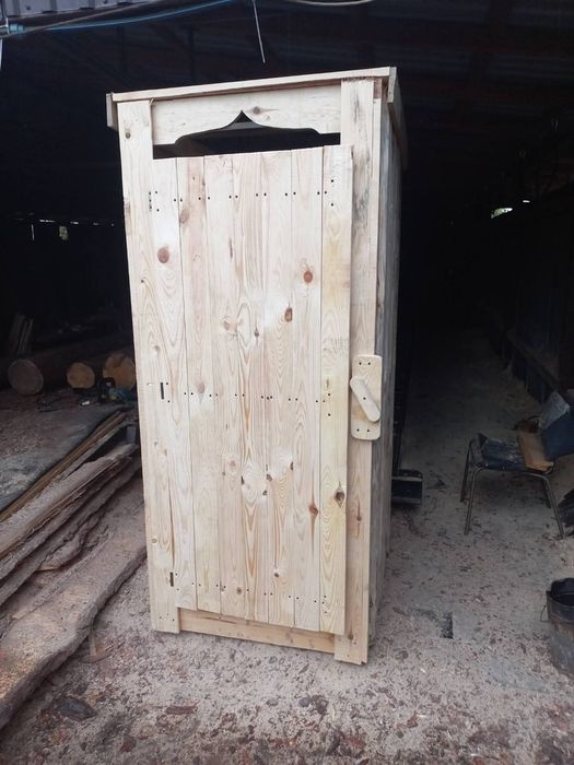 Дачний туалетз дерева,душ.