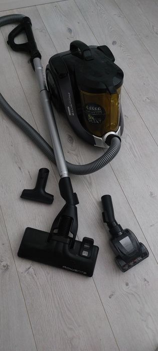 Рабочий пылесос Rowenta RO6963EA с насадками