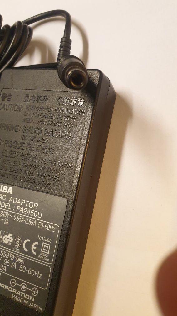 Зарядний пристрій для ноутбука Toshiba