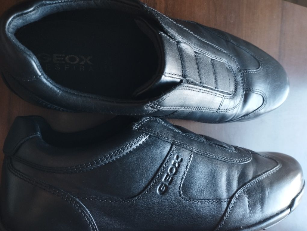 Продам шкіряні кросівки Geox