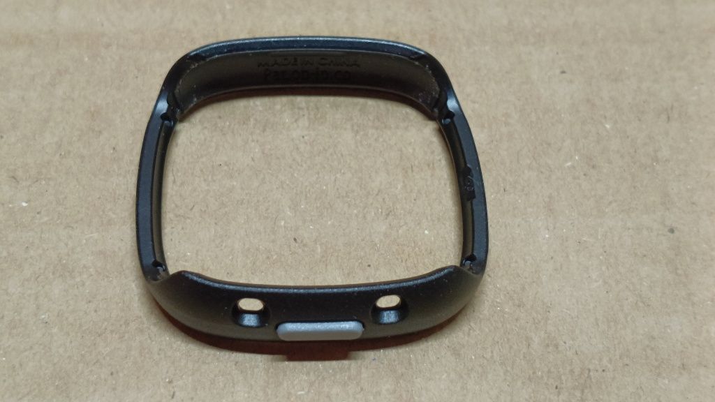 OtterBox Całodzienne etui na zegarek Fitbit Versa 4