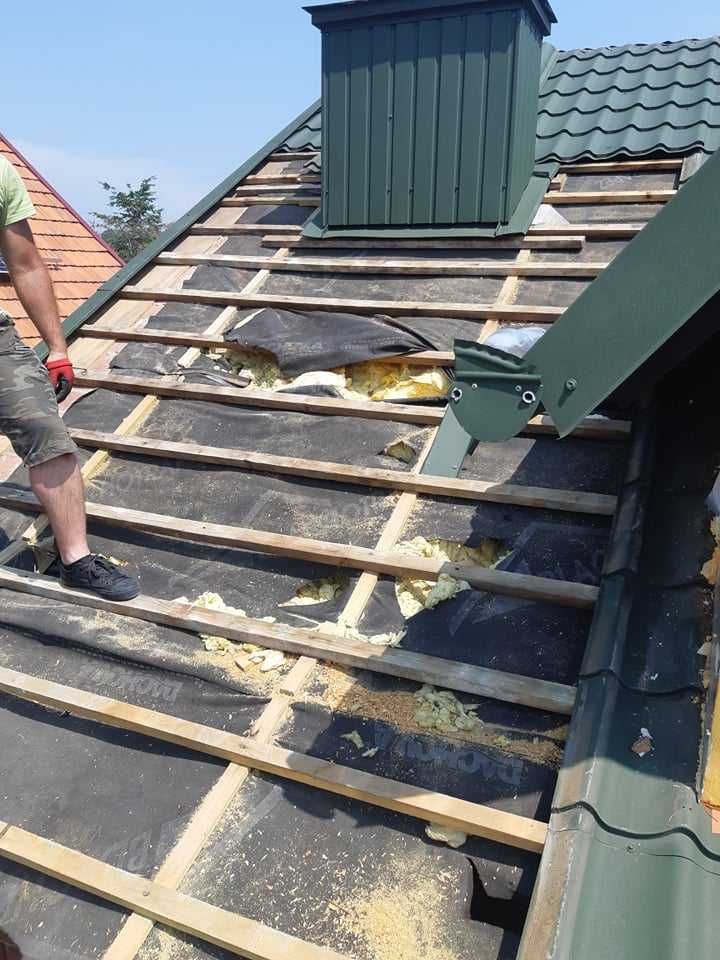 Naprawa dachu, naprawa izolacji zniszczonej przez kuny.