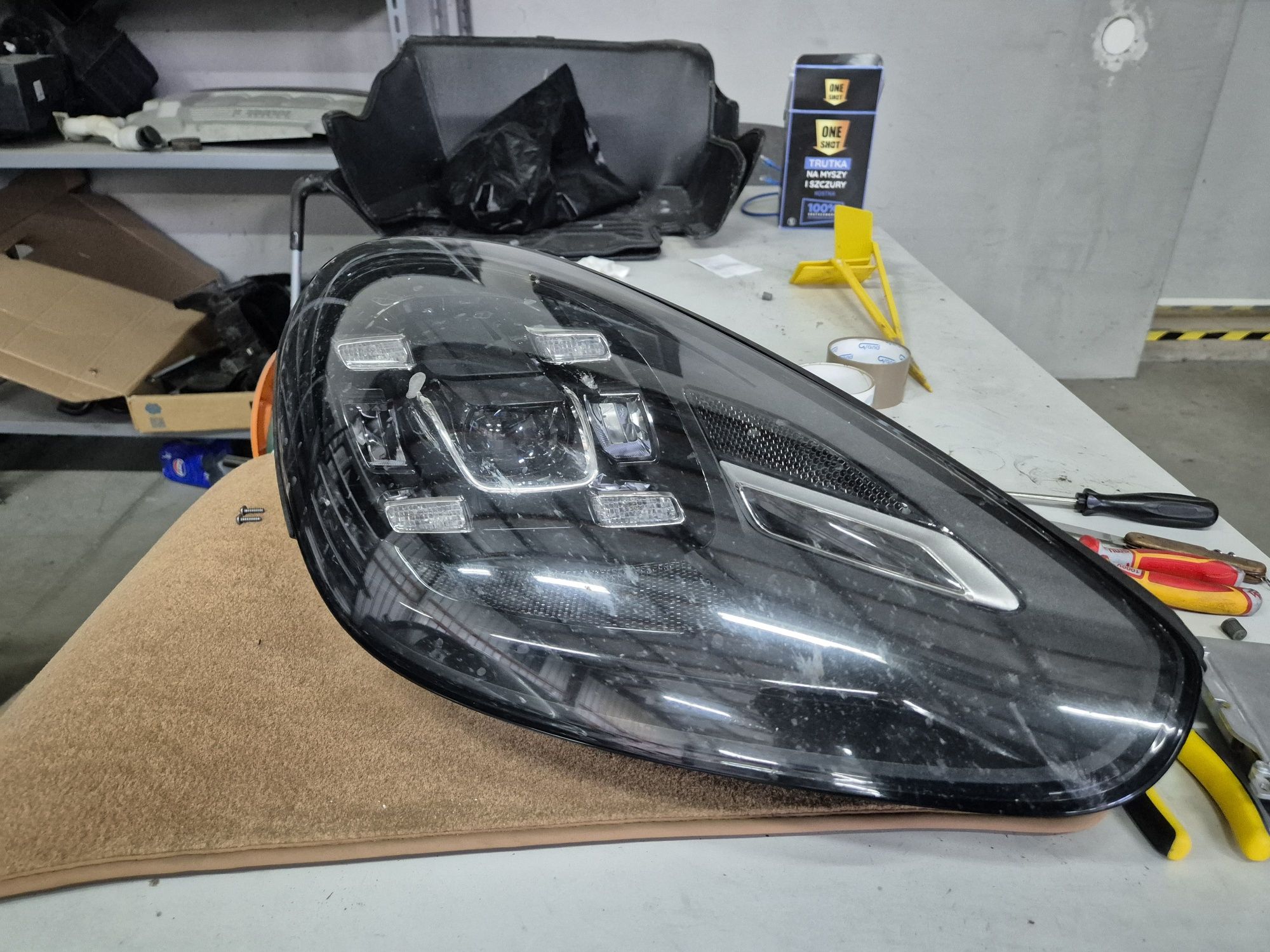 Prawa lampa Porsche Cayenne