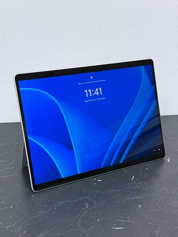 Microsoft Surface Pro 8 + Teclado & Caneta